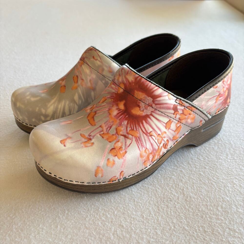 Dansko Closed Toe Wedge Clogs Women’s Size 40 / US 9.5 Floral Nurse Non Slip